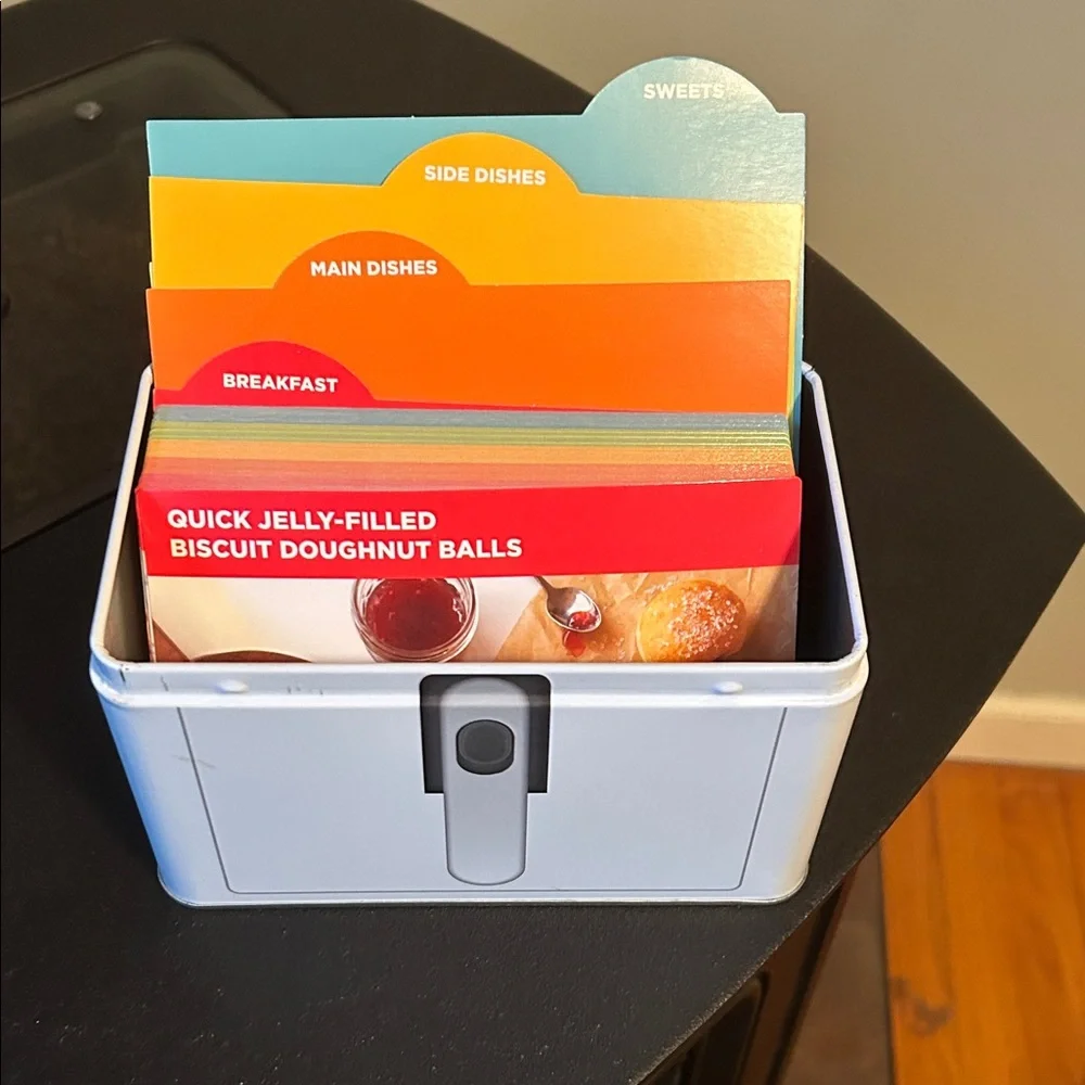 White Air Fryer Recipe Box with Recipes - Picture 3 of 3
